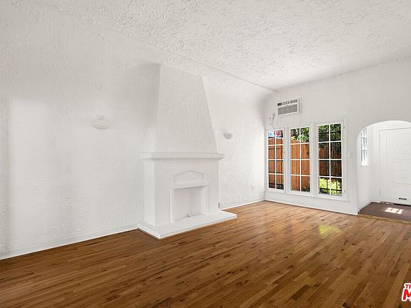 3rd image of 2036 Glencoe Way