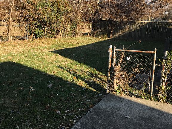 4th image of 5221 Broadmoor Blvd