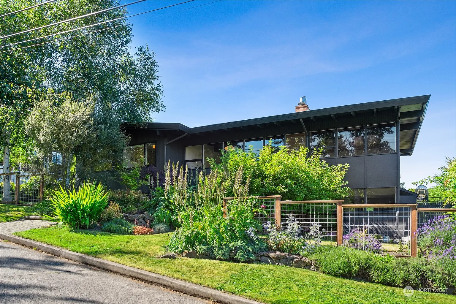 5546 S Holly Street photo 1