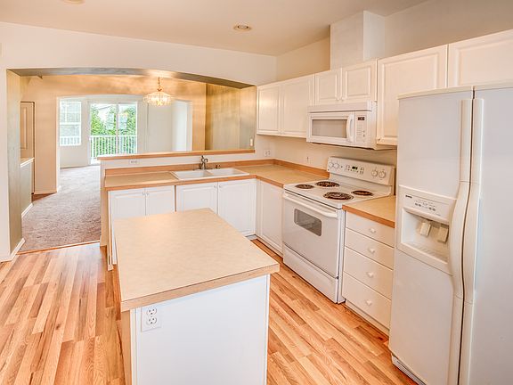 3rd image of 23400 Lakeside Blvd E APT 19-5