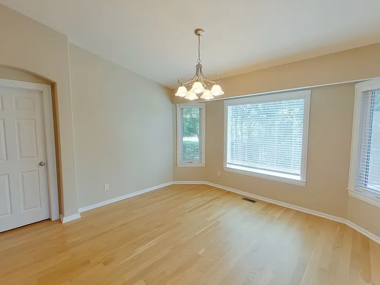 503 W Douglas Ave — Photo 3