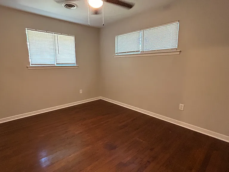 Maywood Cir — Photo 15