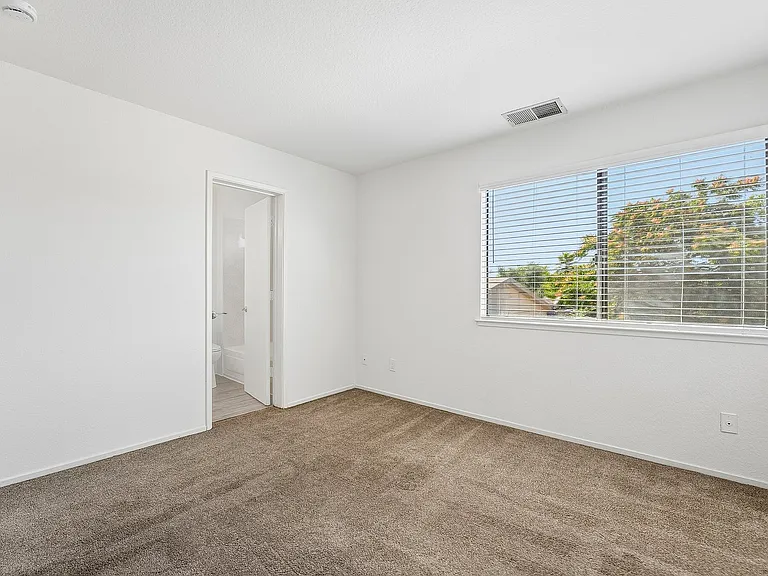 37-web-or-mls-403-425 Junction Ave 109A-S1807-033