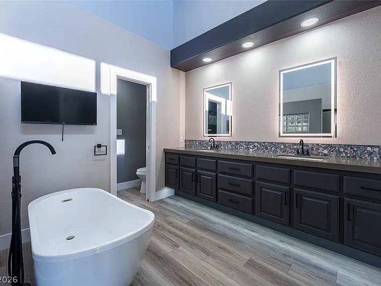 8185 Round Hills Cir — Photo 18