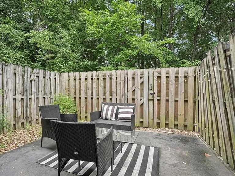 204 Summer Pl — Photo 13