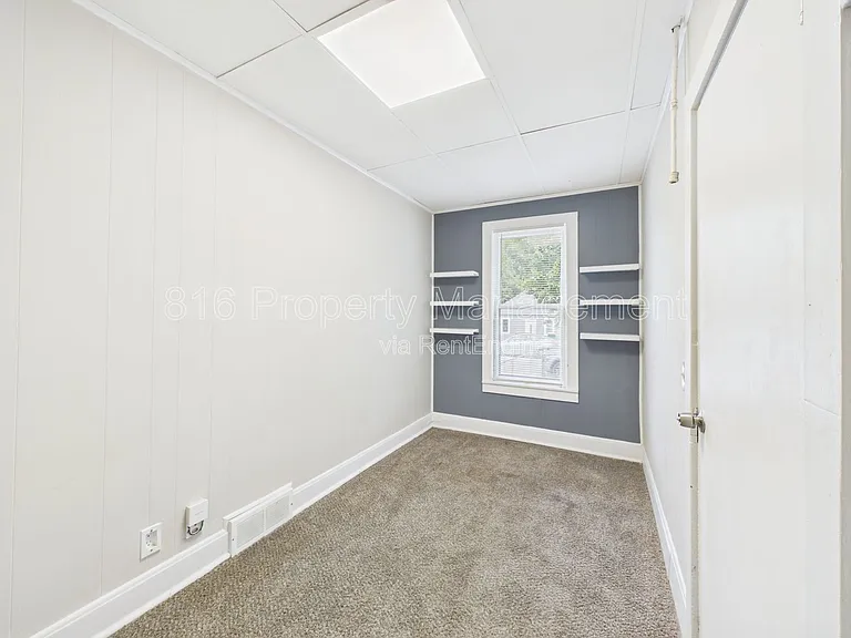 1222 S 40th St — Photo 16
