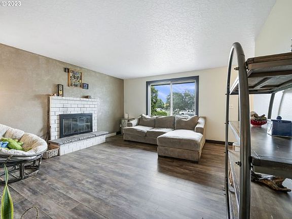 4th image of 4413 Addy Loop