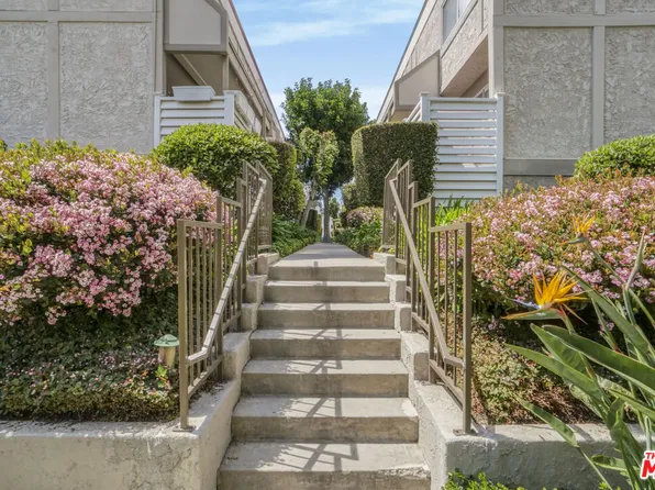 18333 Hatteras St Unit 22, Tarzana, CA 91356