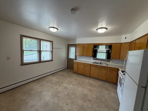 1245 High Bluff St, Dubuque, IA