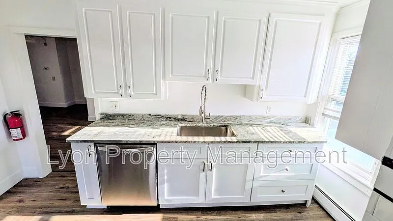 3 bed, 1.0 bath, $2,295 — Photo 3