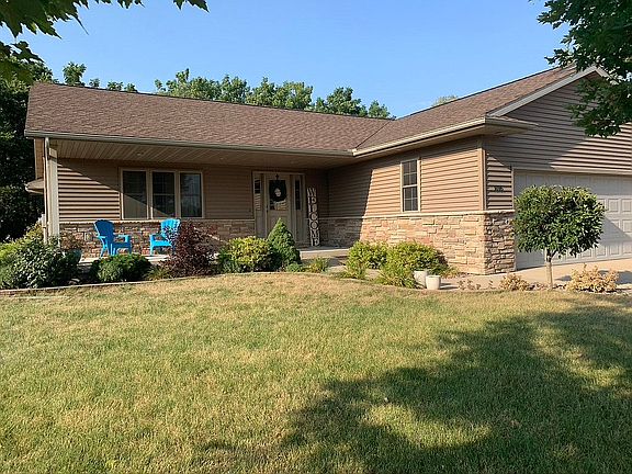 2nd image of 1016 Tanglewood Dr