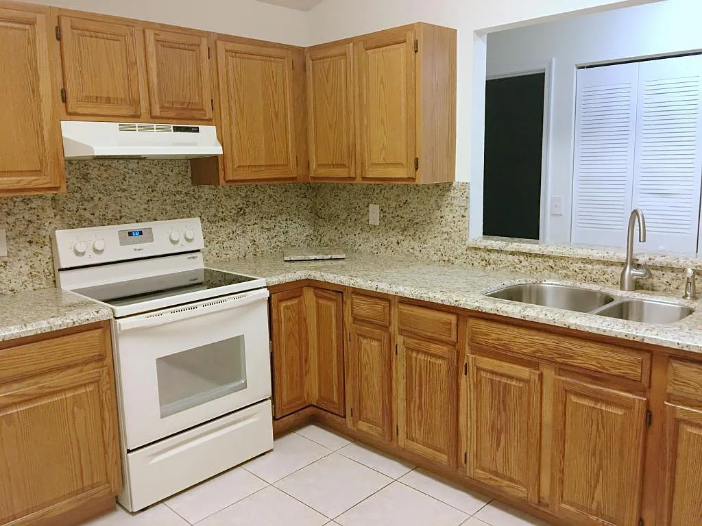 3 bed, 2.0 bath, 1229 sqft, $3,100 — Photo 3