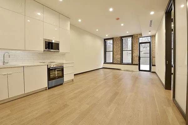 Rented by REAL New York | media 12