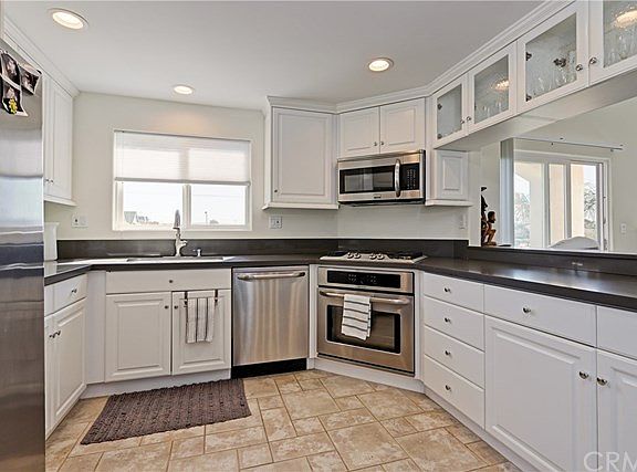 3rd image of 1525 Artesia Blvd Unit A