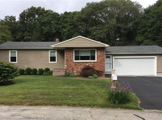 52 Chaucer Dr, North Kingstown, RI 02852