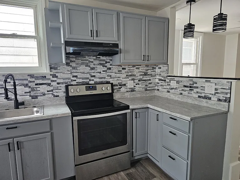 107 Paxson Ave — Photo 3