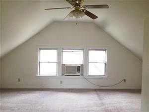 4th image of 933 Suire Ave #2