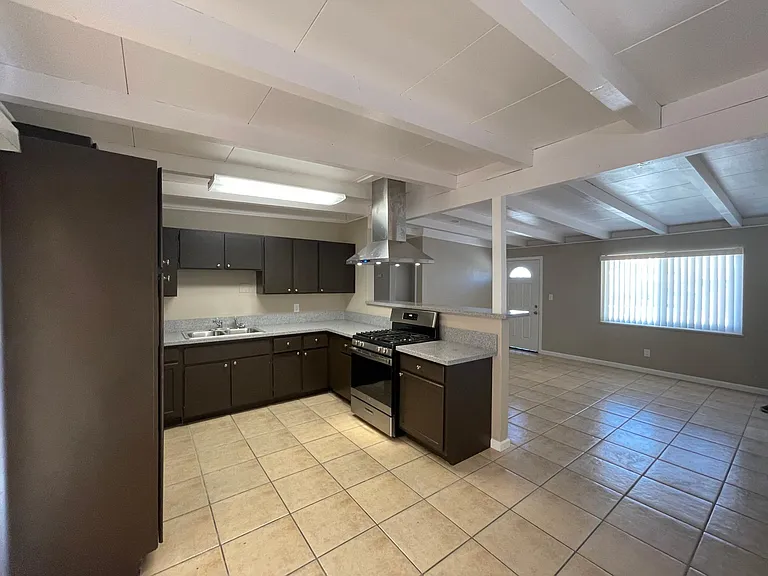1000 Mojave Dr — Photo 3