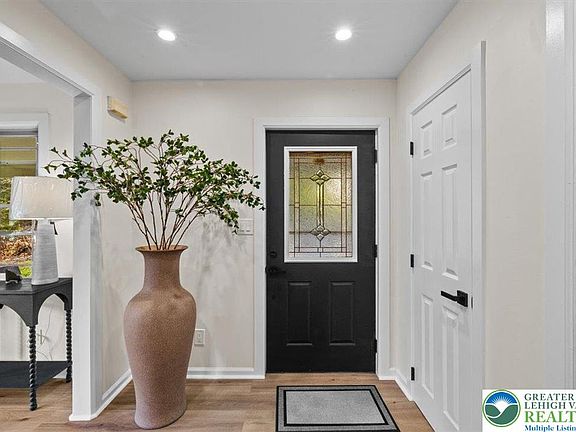 2nd image of 3191 Sussex Dr