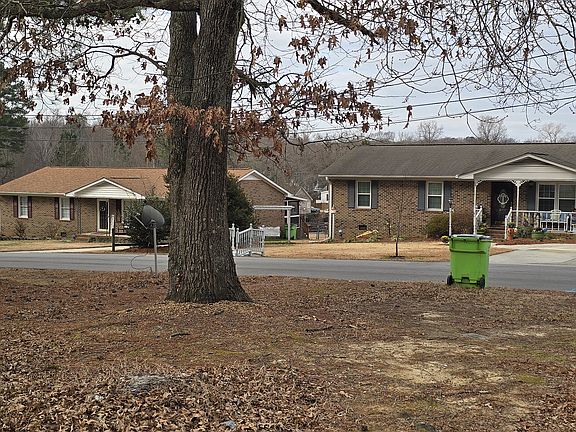 2nd image of 202 Fairlane Dr