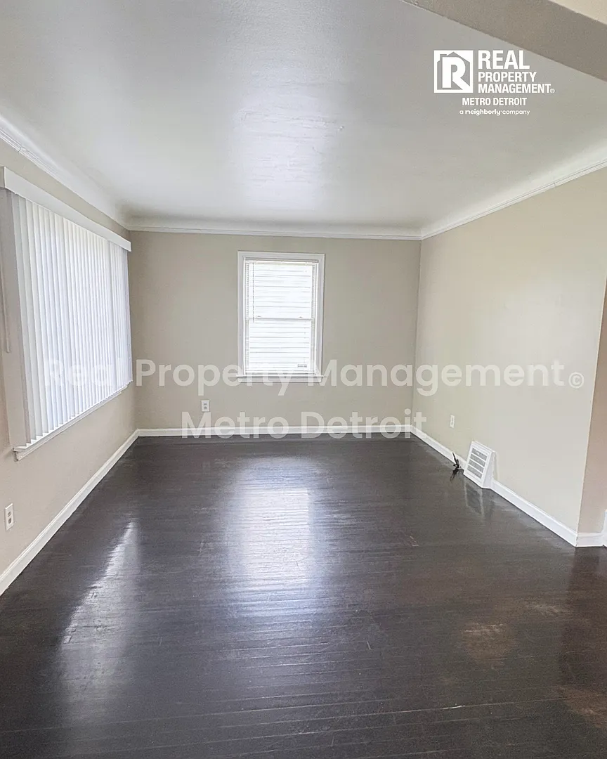 3-Bedroom Single-Family Home in Harper Woods, Michigan — Photo 3