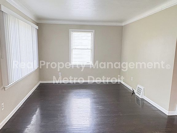 3rd image of 19367 Roscommon St
