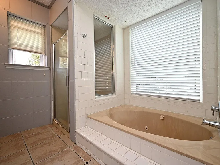 13102 Richmond Ave — Photo 19