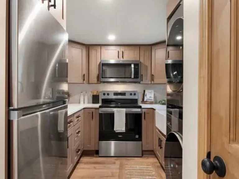 130 Swindells St #B — Photo 8