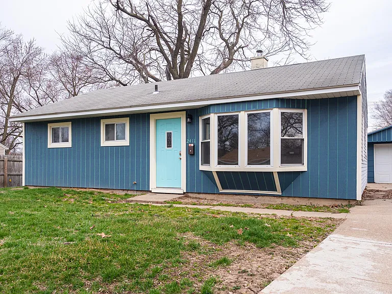 2411 Wisconsin St SW — Photo 1