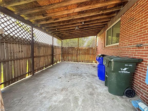 2nd image of 2901 E Malden Ave