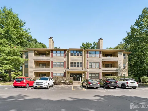 1403 Stoneridge Cir, Helmetta, NJ 08828