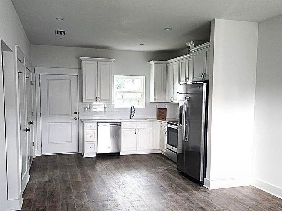 2nd image of 2733 Carol Ln