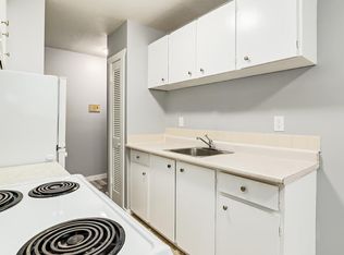 Linda Manor, Edmonton, AB T5H 1M4