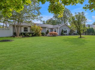 5 Crawford Dr, Dix Hills, NY 11746