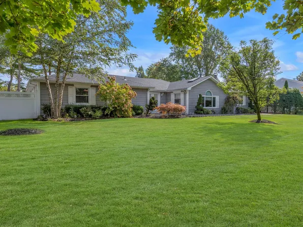 5 Crawford Drive, Dix Hills, NY 11746