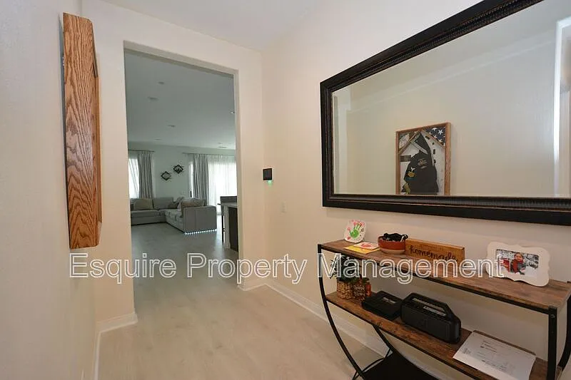 4 bed, 3.5 bath, 2852 sqft, $4,900 — Photo 3