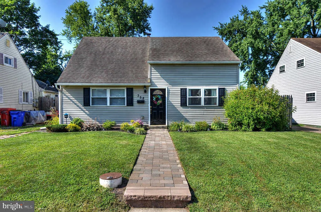 358 W Beech St photo 1