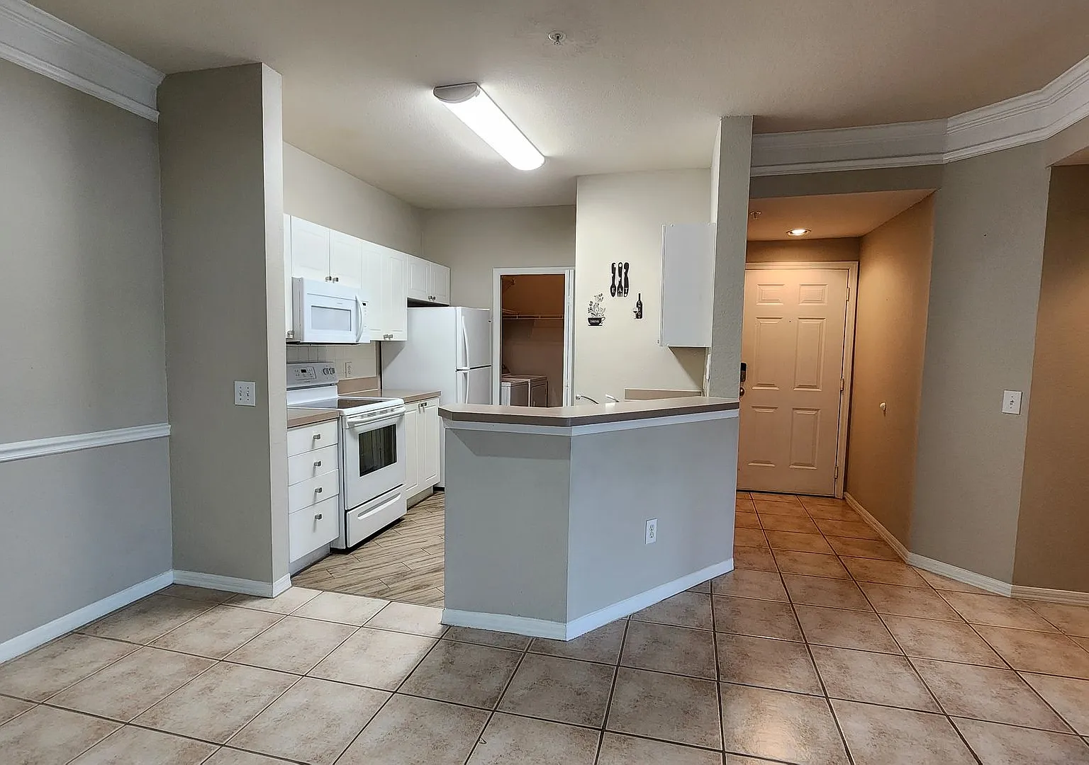 Spacious 2BR Condo in Serenade on Palmer Ranch Available Sept. 5 — Photo 3