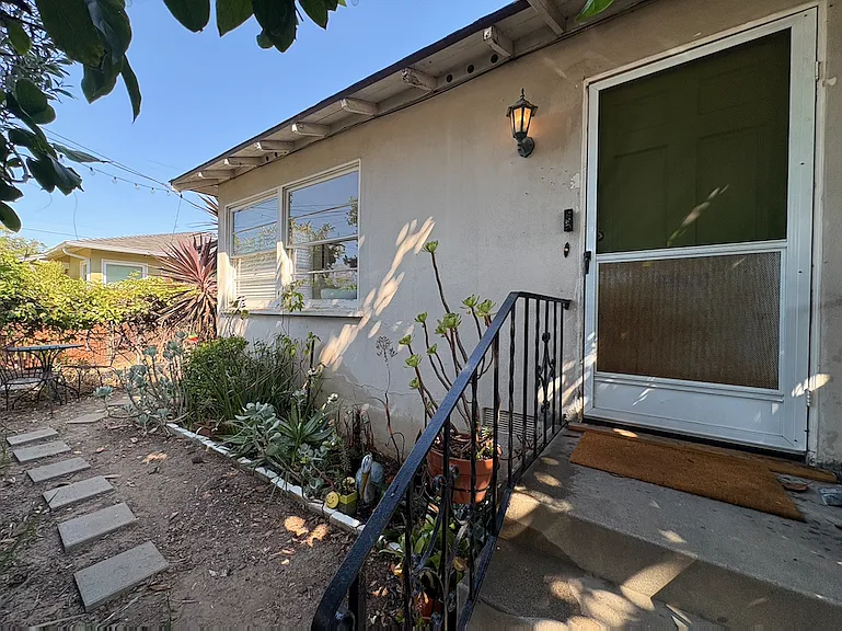 407 W Anapamu St — Photo 1