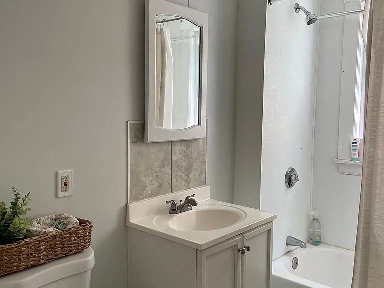 22 Roslyn St #1 — Photo 10