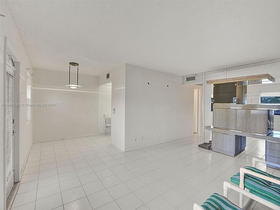 5th image of 34 Lyndhurst #34-B