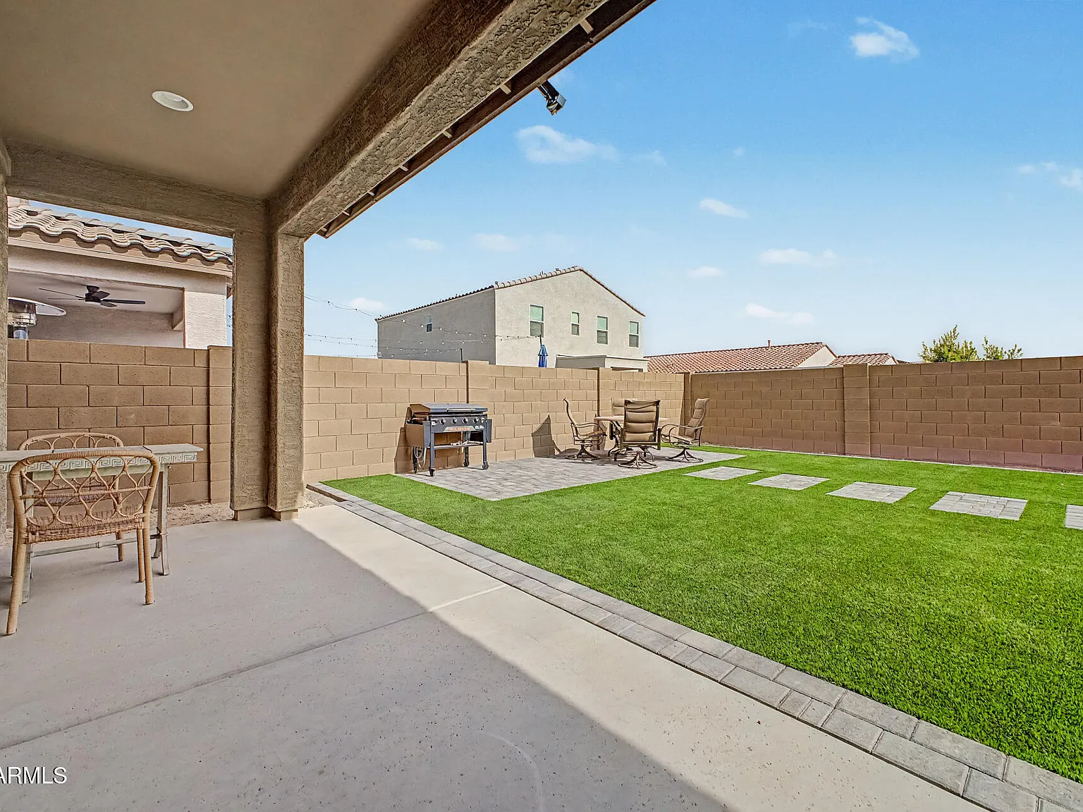3 bed, 2.0 bath, 1400 sqft, $2,200 — Photo 3