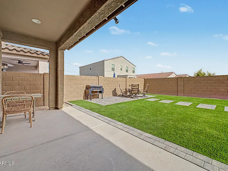 12515 W Morten Ave — Photo 3