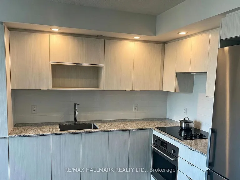 225 Village Green Sq W #605 — Photo 7
