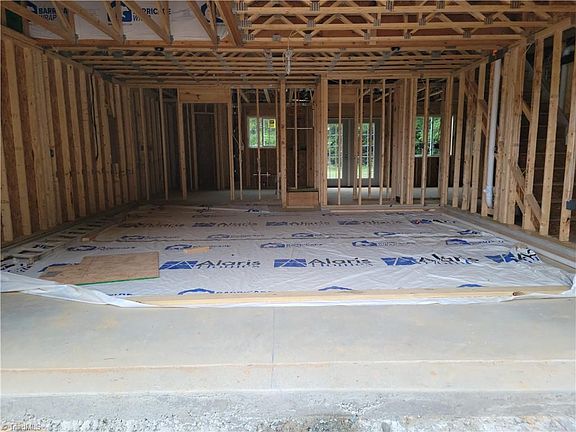 4th image of 616 Brampton Dr