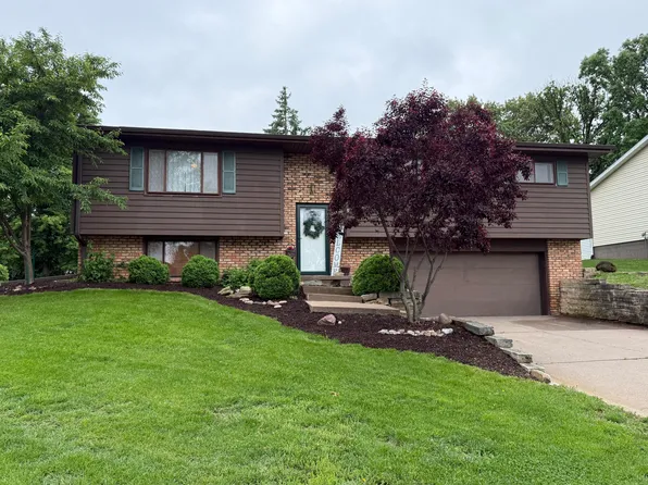 914 Sunrise Cir, Muscatine, IA 52761