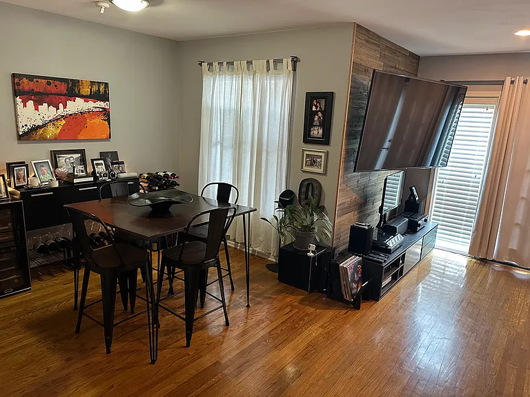 8956 Swinton Ave — Photo 15
