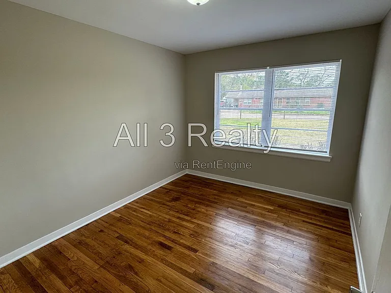 990 Parkwood Dr — Photo 13