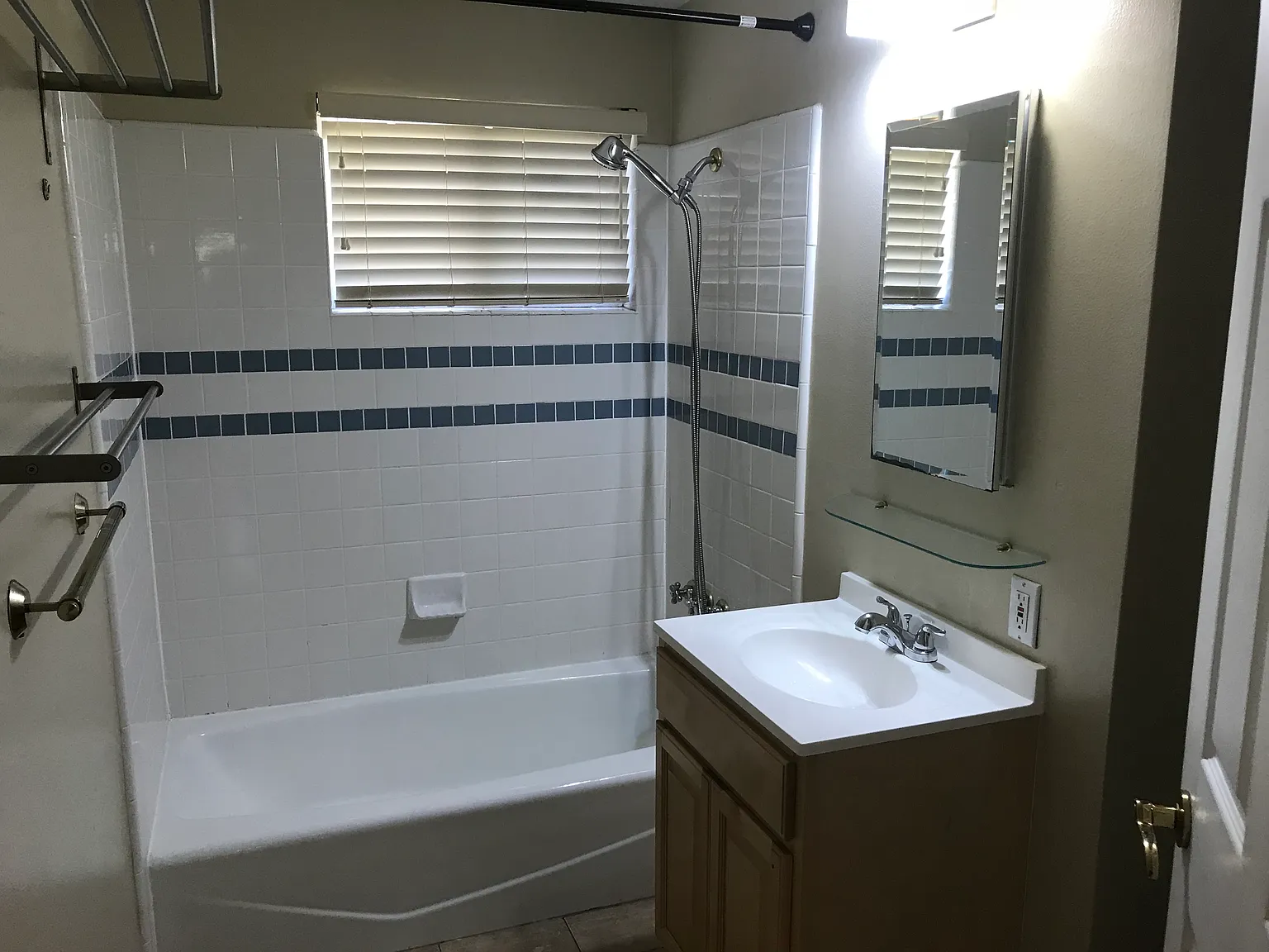 3 bed, 1240 sqft, $5,200 — Photo 4