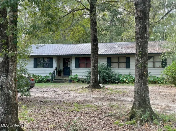 1295 Beaver Creek Rd, Lucedale, MS 39452